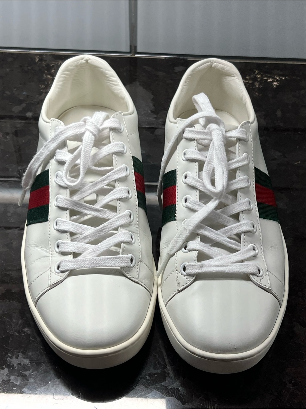 Gucci Ace Leather Sneakers โ Authenticity Certificate Included
Size 38.5